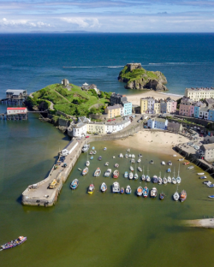 Sprawling Tenby Green Seas